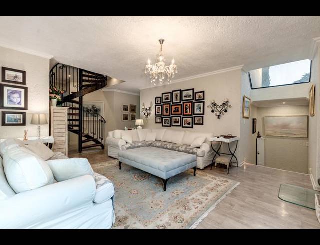 5 BEDROOM HOUSE FOR SALE IN FOURWAYS GARDENS